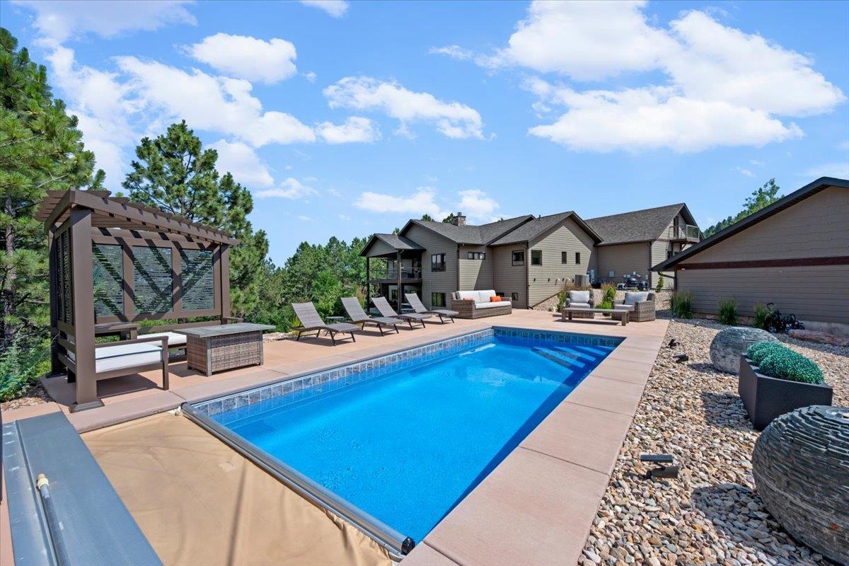 2430 Woodland Loop