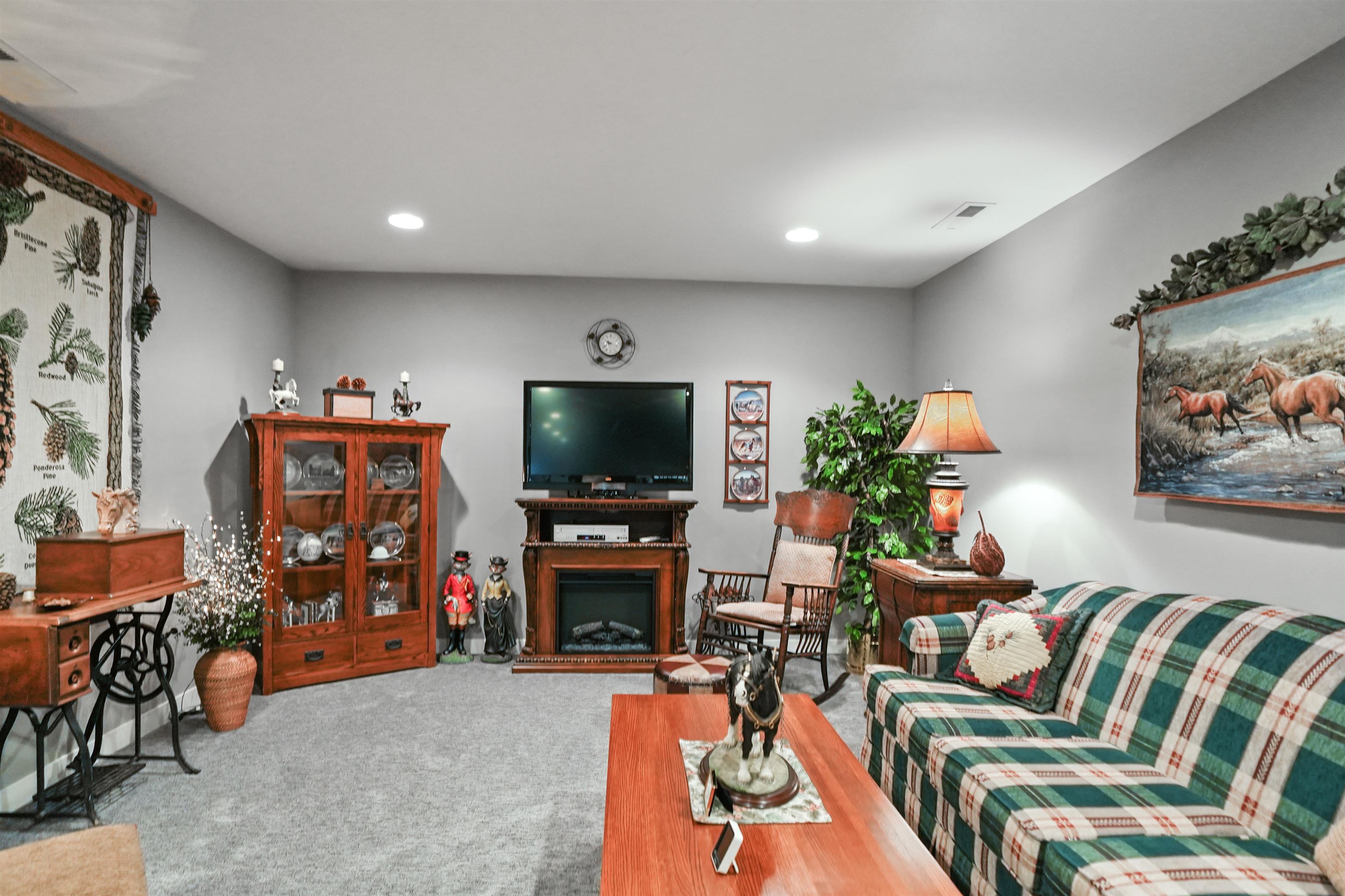 8037 Brooks Loop