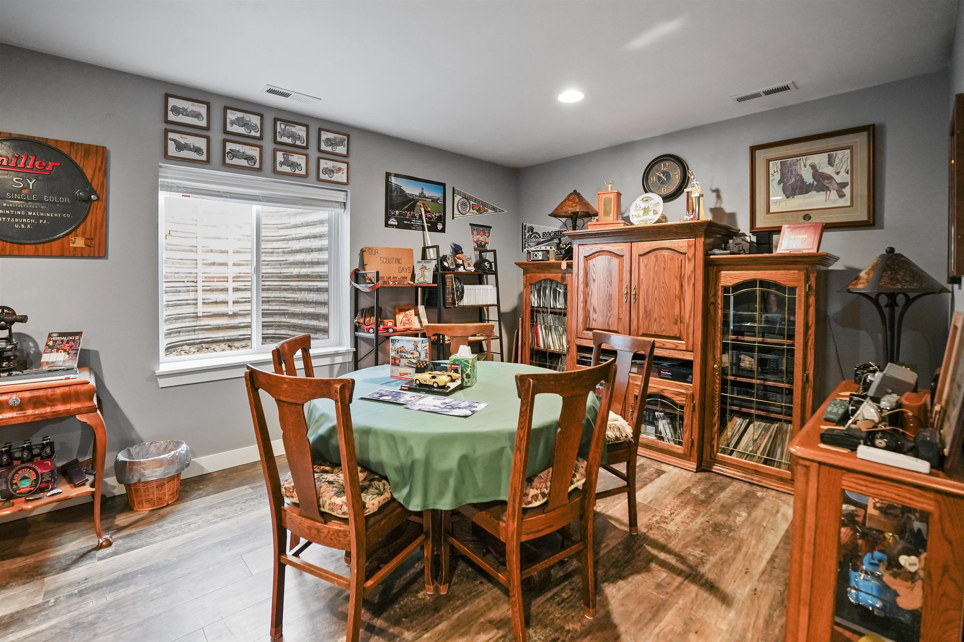 8037 Brooks Loop