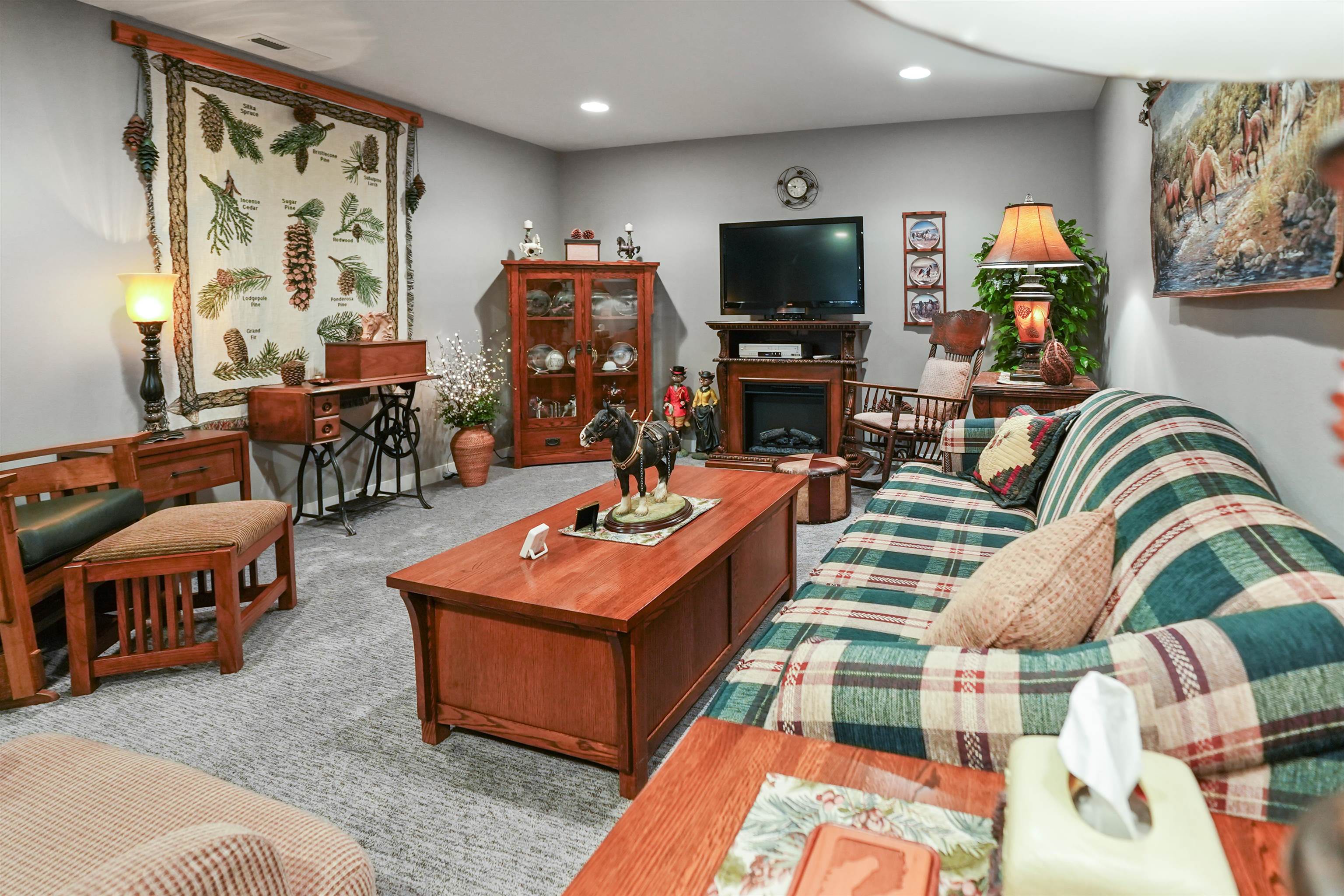 8037 Brooks Loop