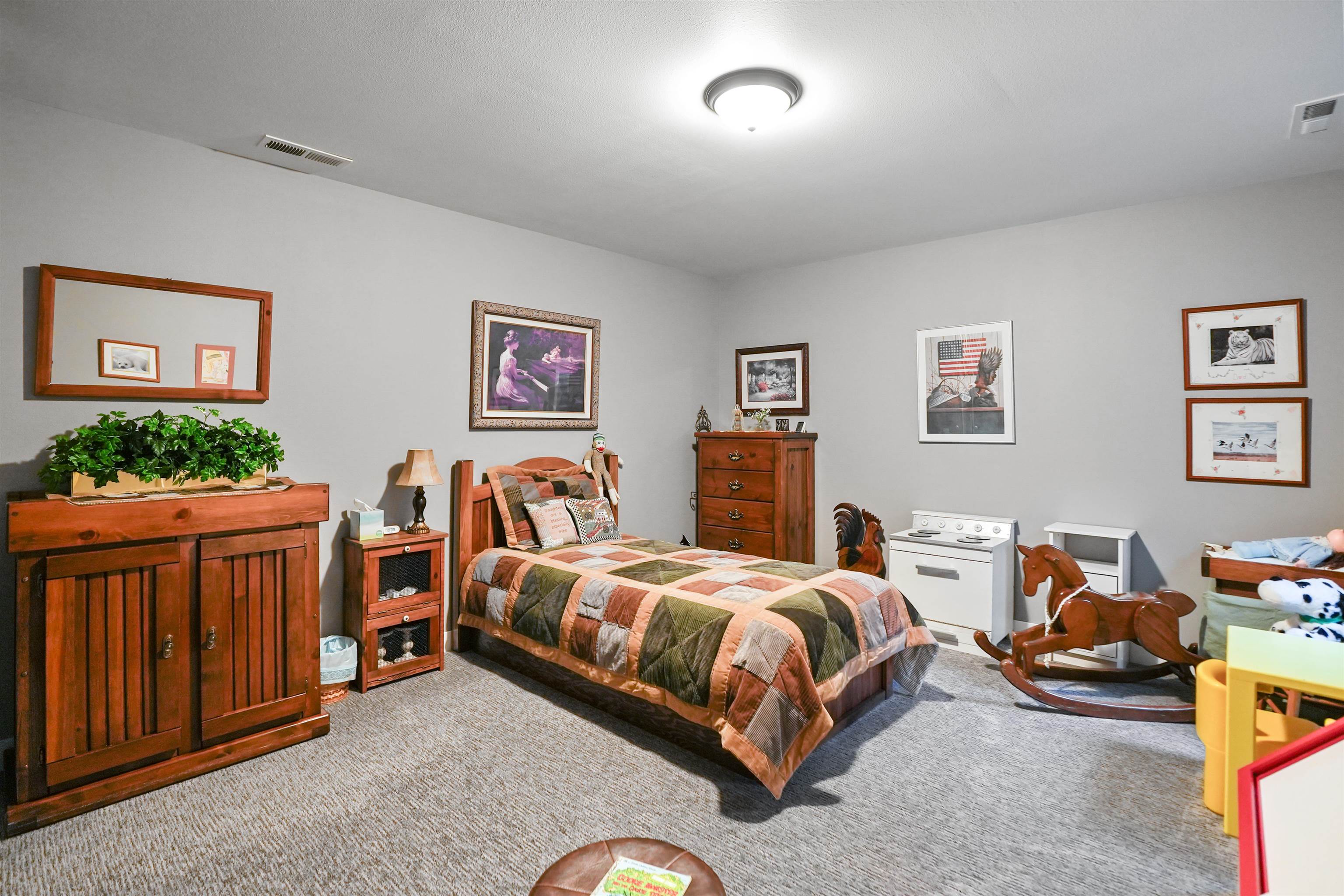 8037 Brooks Loop