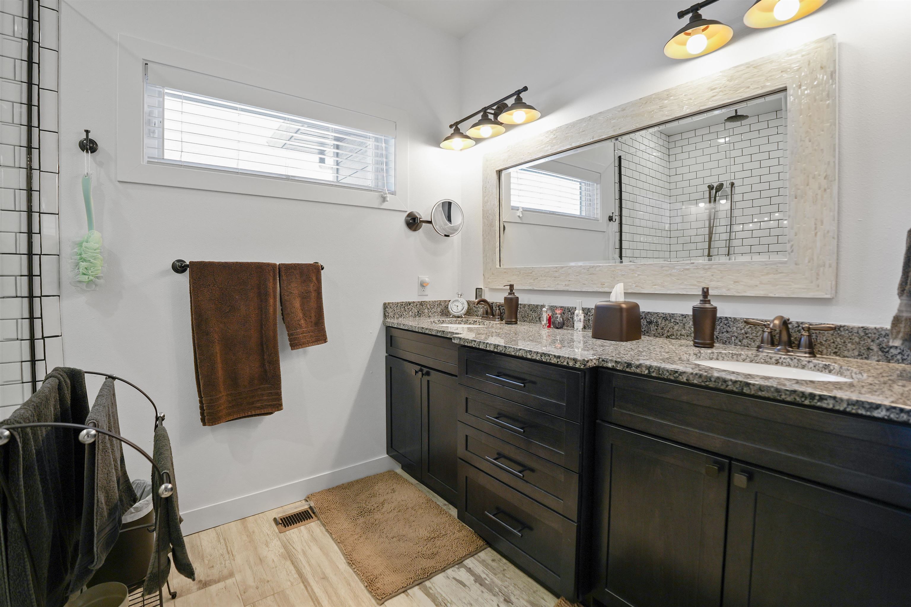 8037 Brooks Loop