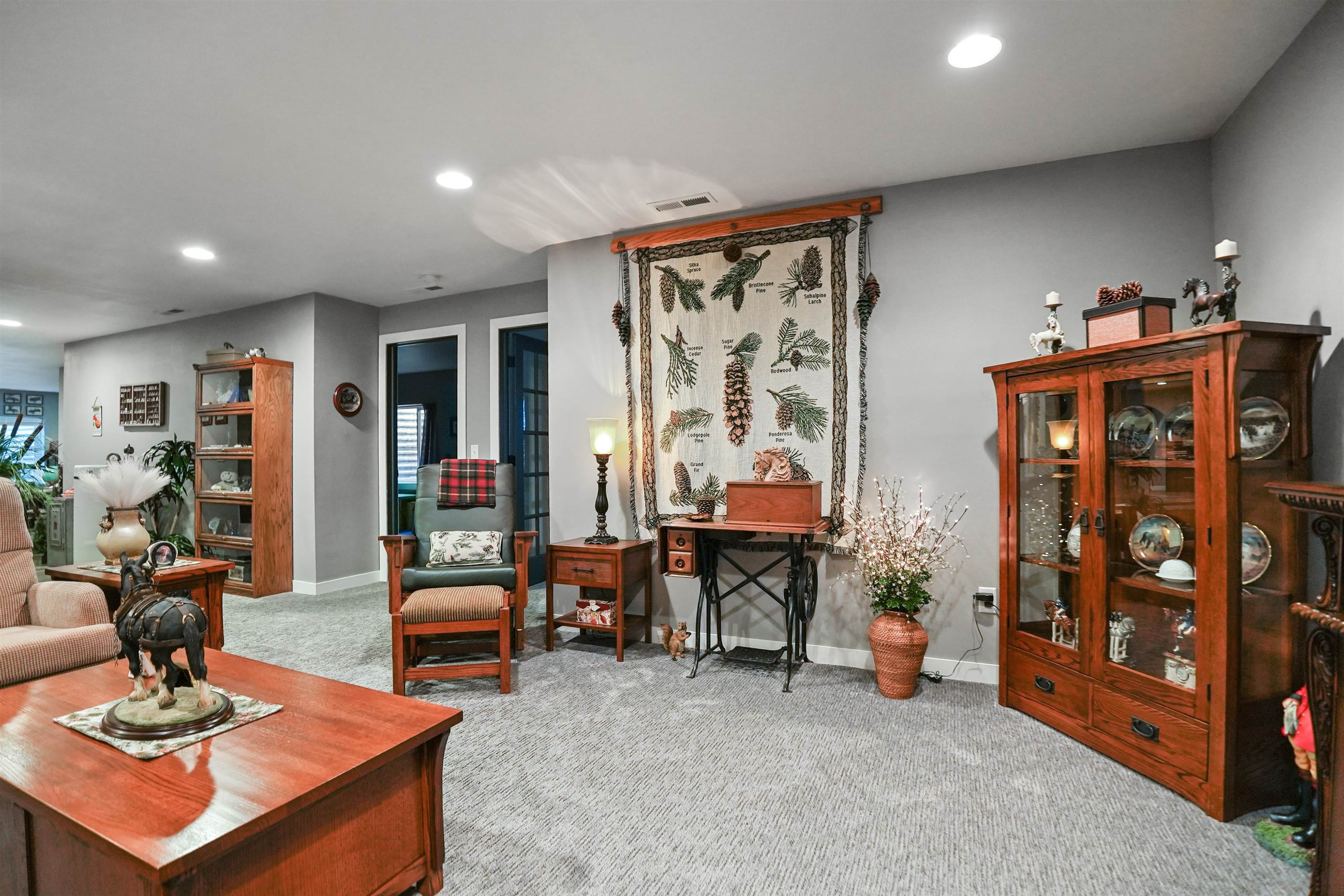 8037 Brooks Loop