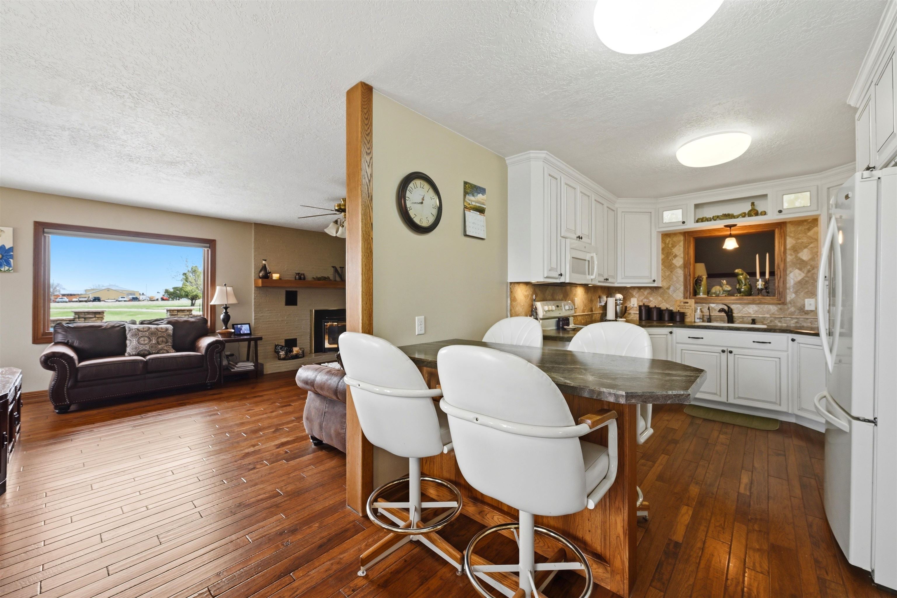 11359 US Hwy 212