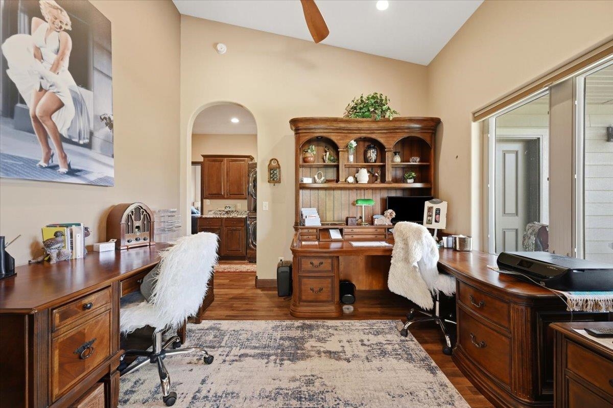 8040 Brooks Loop
