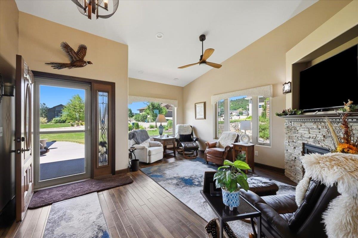 8040 Brooks Loop