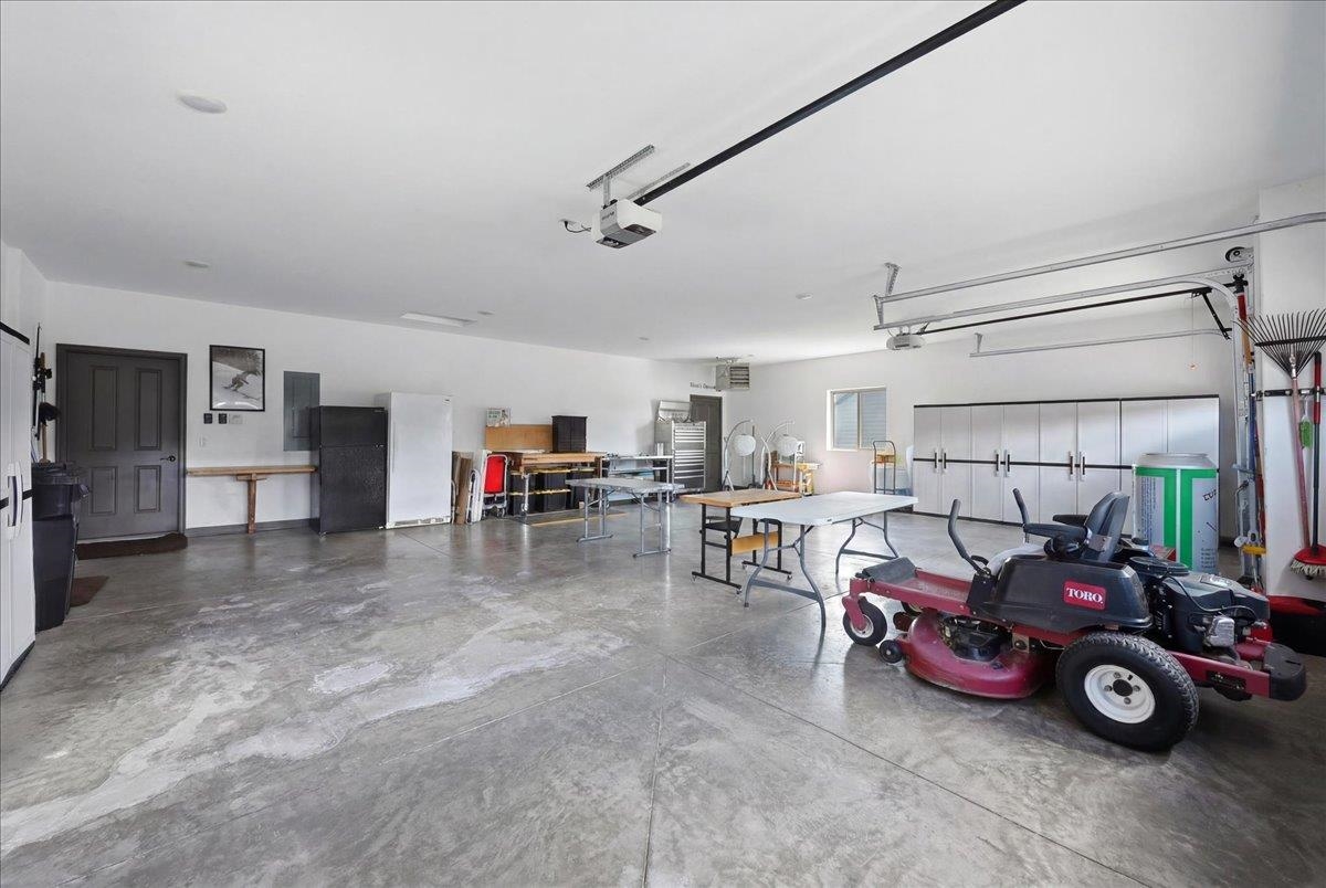 8040 Brooks Loop