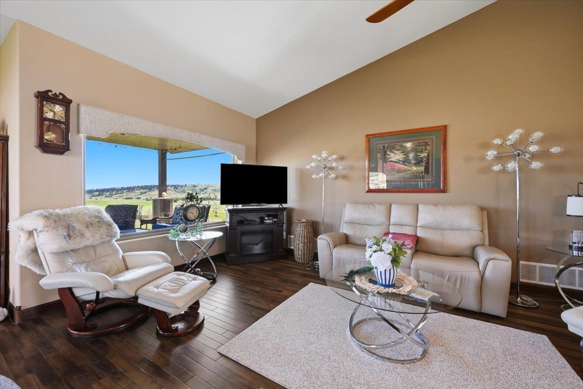 8040 Brooks Loop