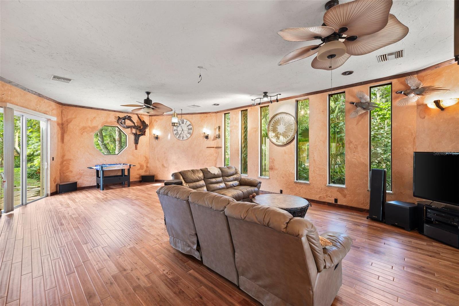 1343 RANCHERO DR