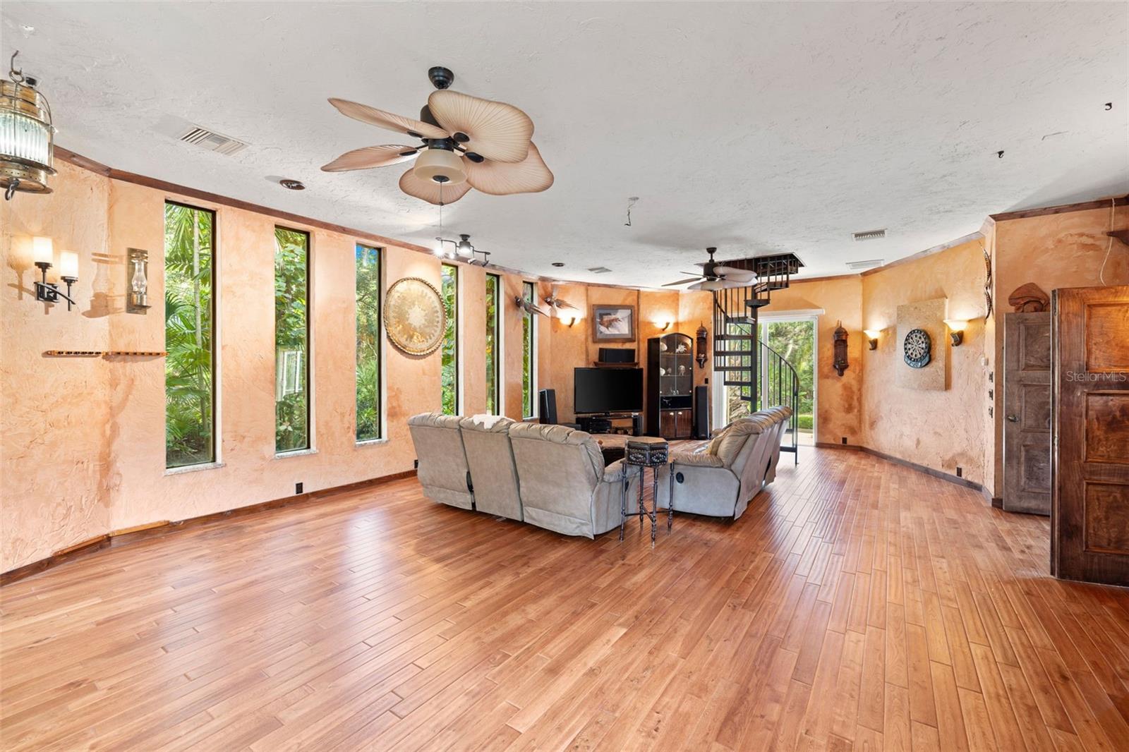 1343 RANCHERO DR
