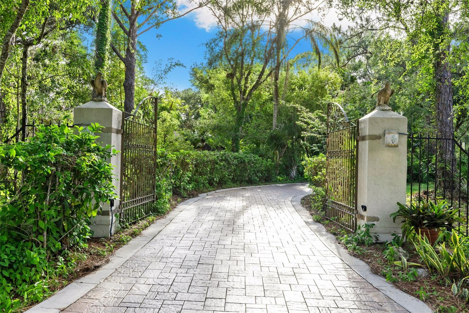 1343 RANCHERO DR