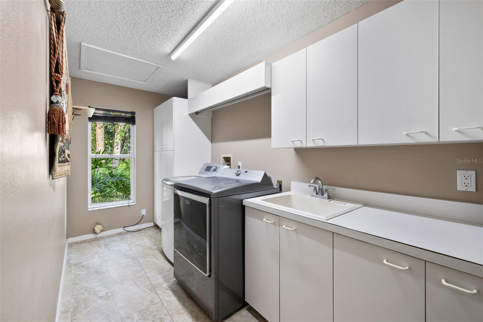 1343 RANCHERO DR