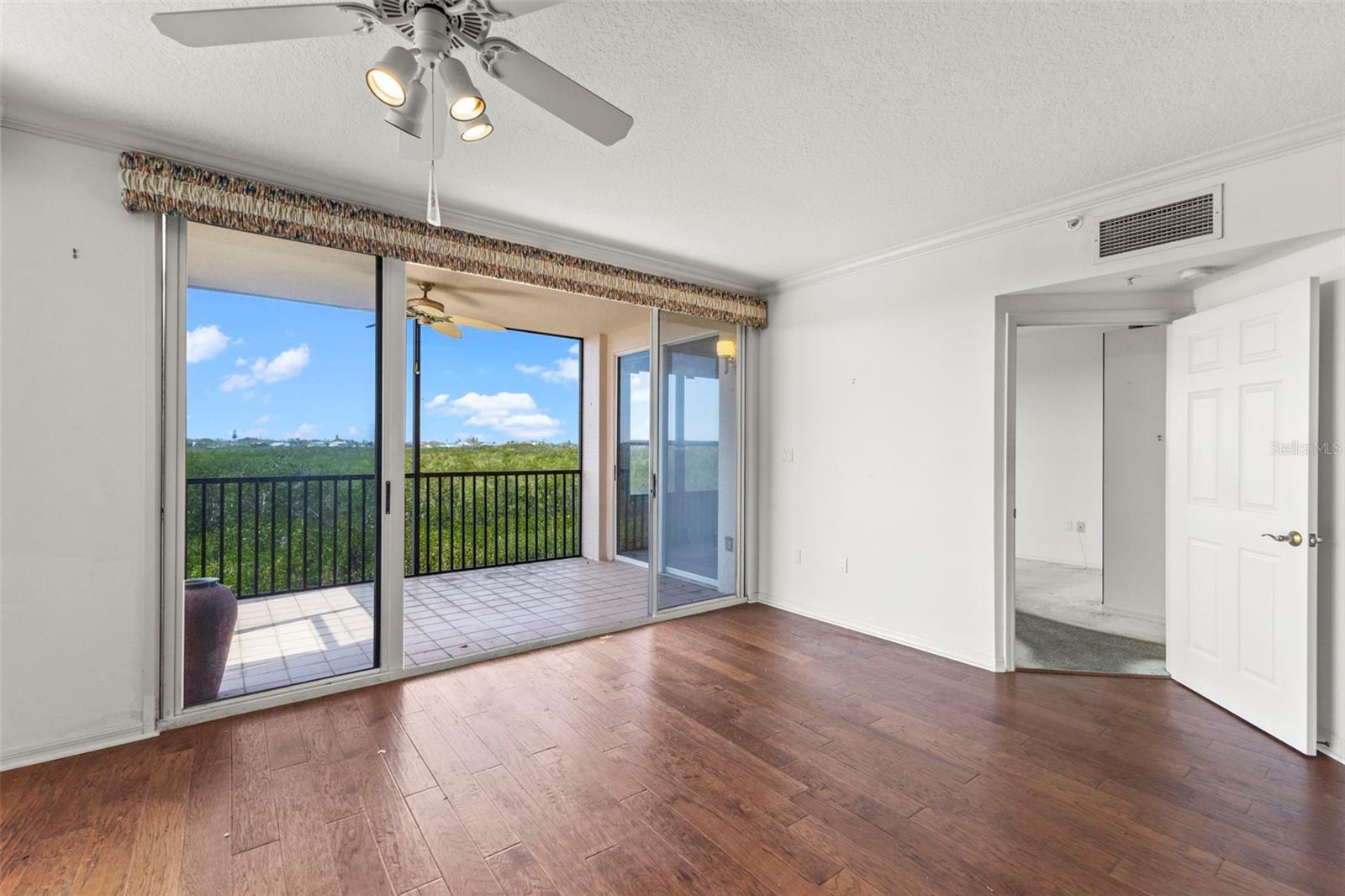 5420 EAGLES POINT CIR #103