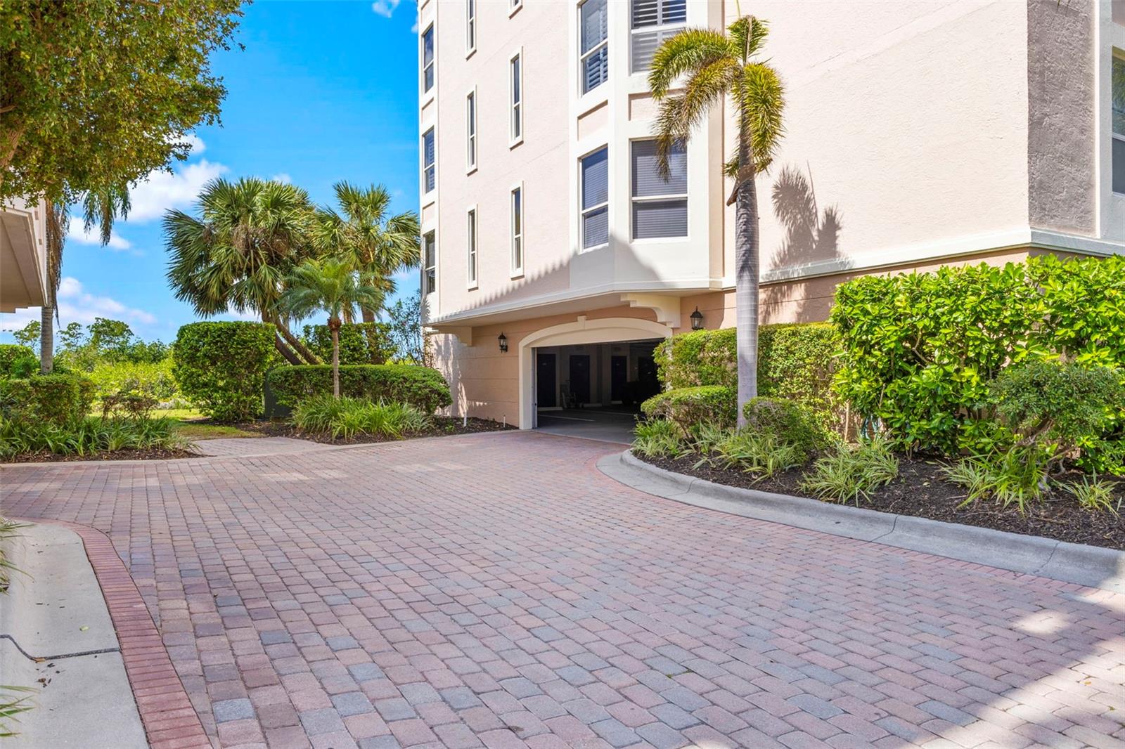 5420 EAGLES POINT CIR #103