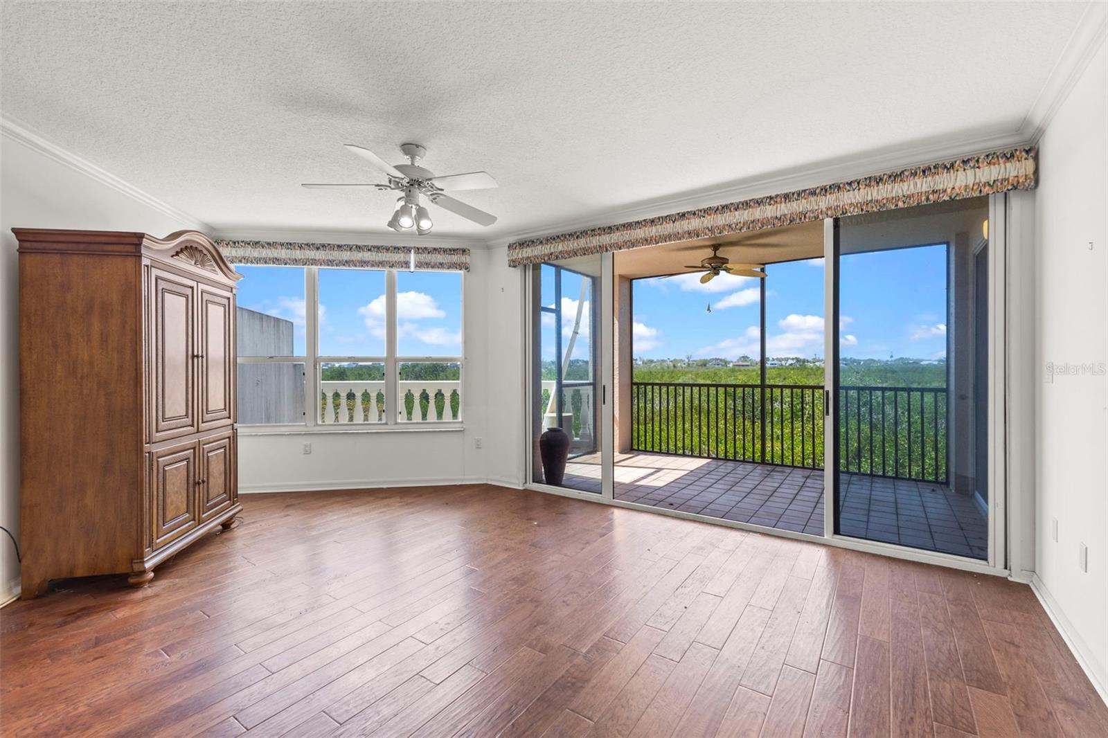 5420 EAGLES POINT CIR #103