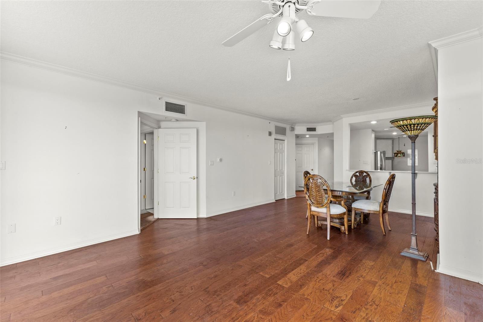 5420 EAGLES POINT CIR #103