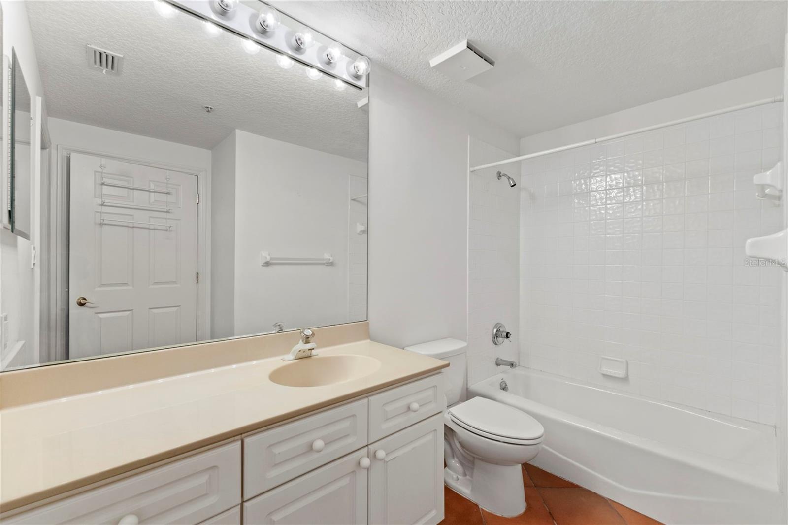 5420 EAGLES POINT CIR #103