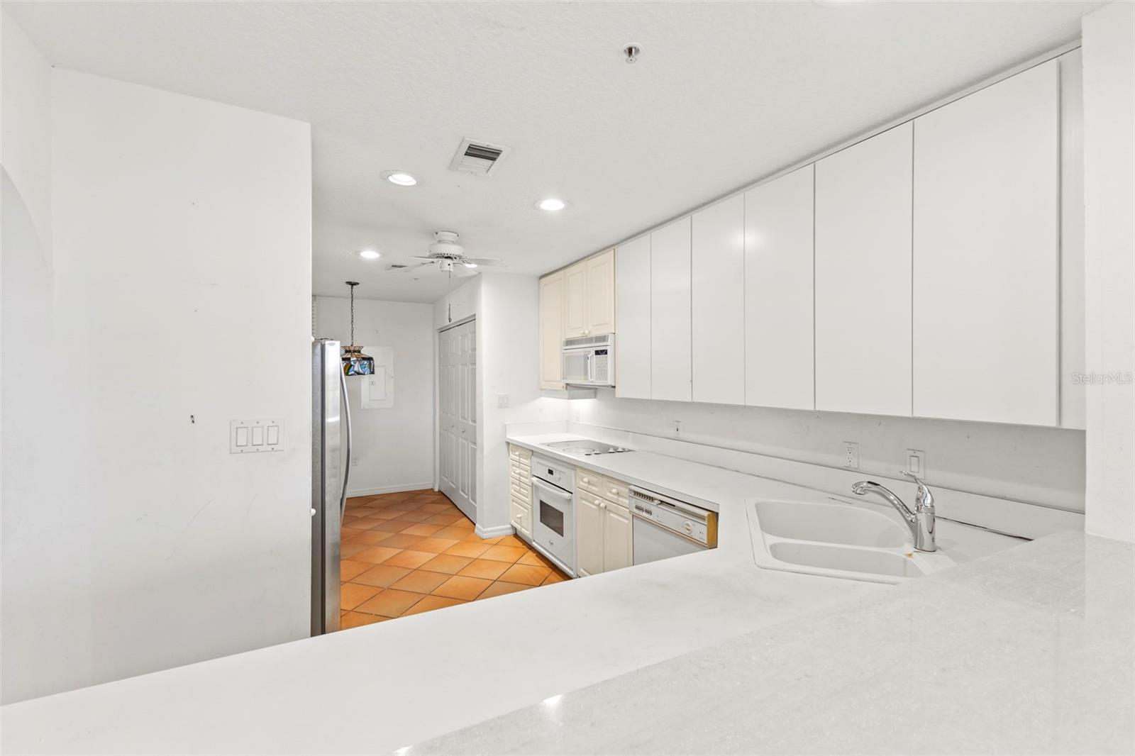 5420 EAGLES POINT CIR #103