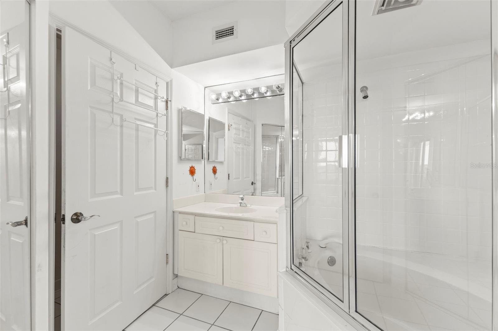 5420 EAGLES POINT CIR #103