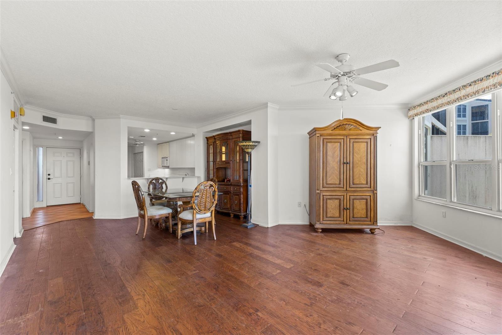 5420 EAGLES POINT CIR #103