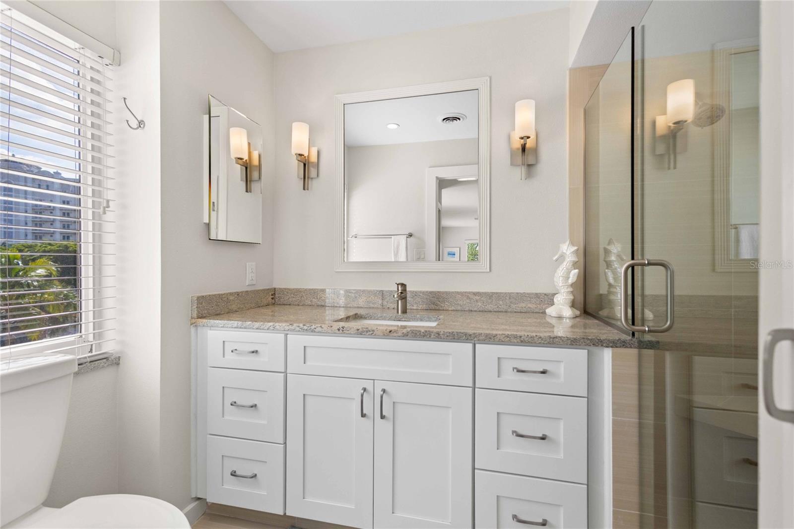 350 GOLDEN GATE PT #33