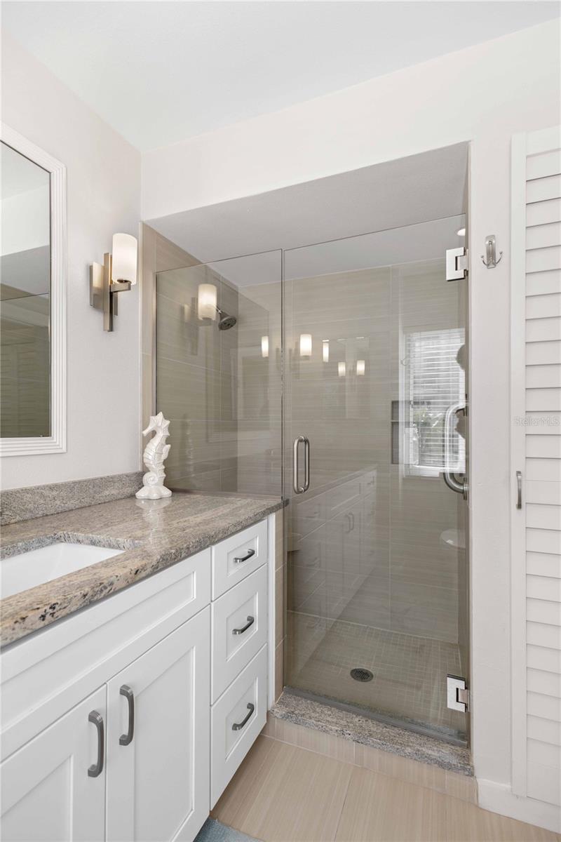 350 GOLDEN GATE PT #33