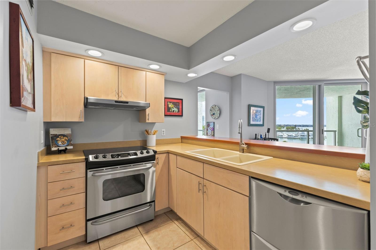 1111 N GULFSTREAM AVE #6B