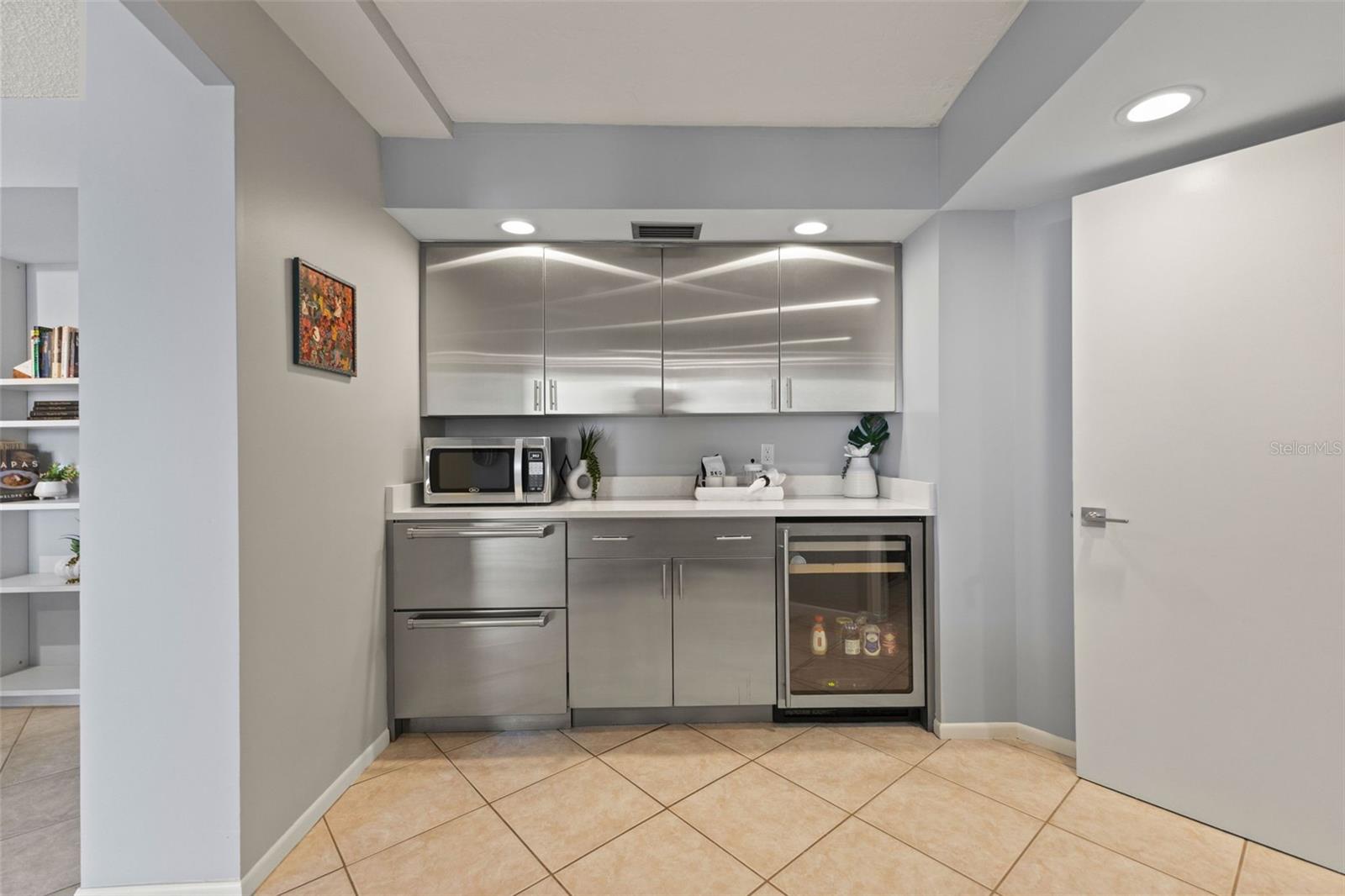 1111 N GULFSTREAM AVE #6B