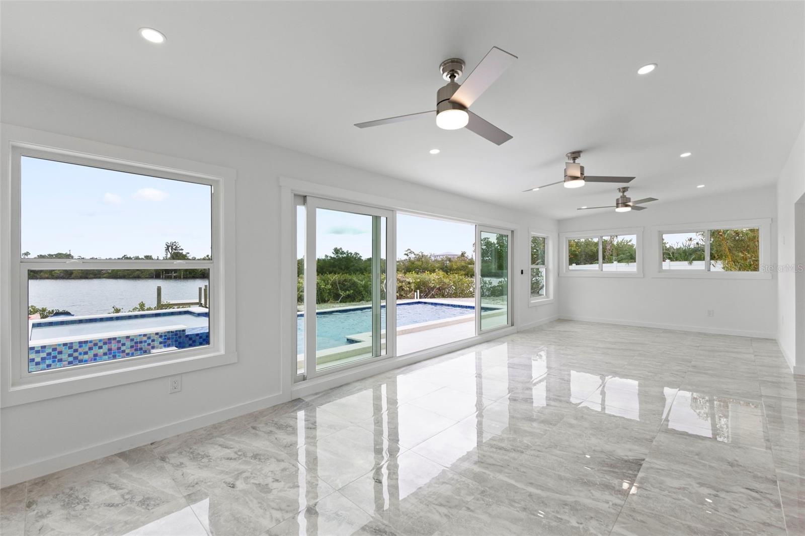 910 BAYSHORE DR