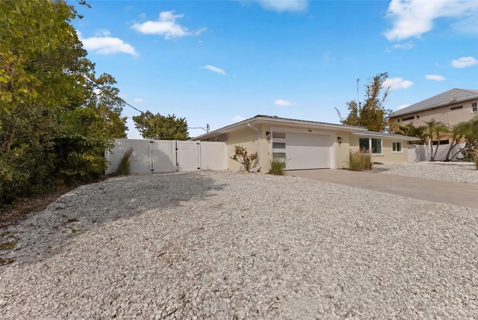 910 BAYSHORE DR