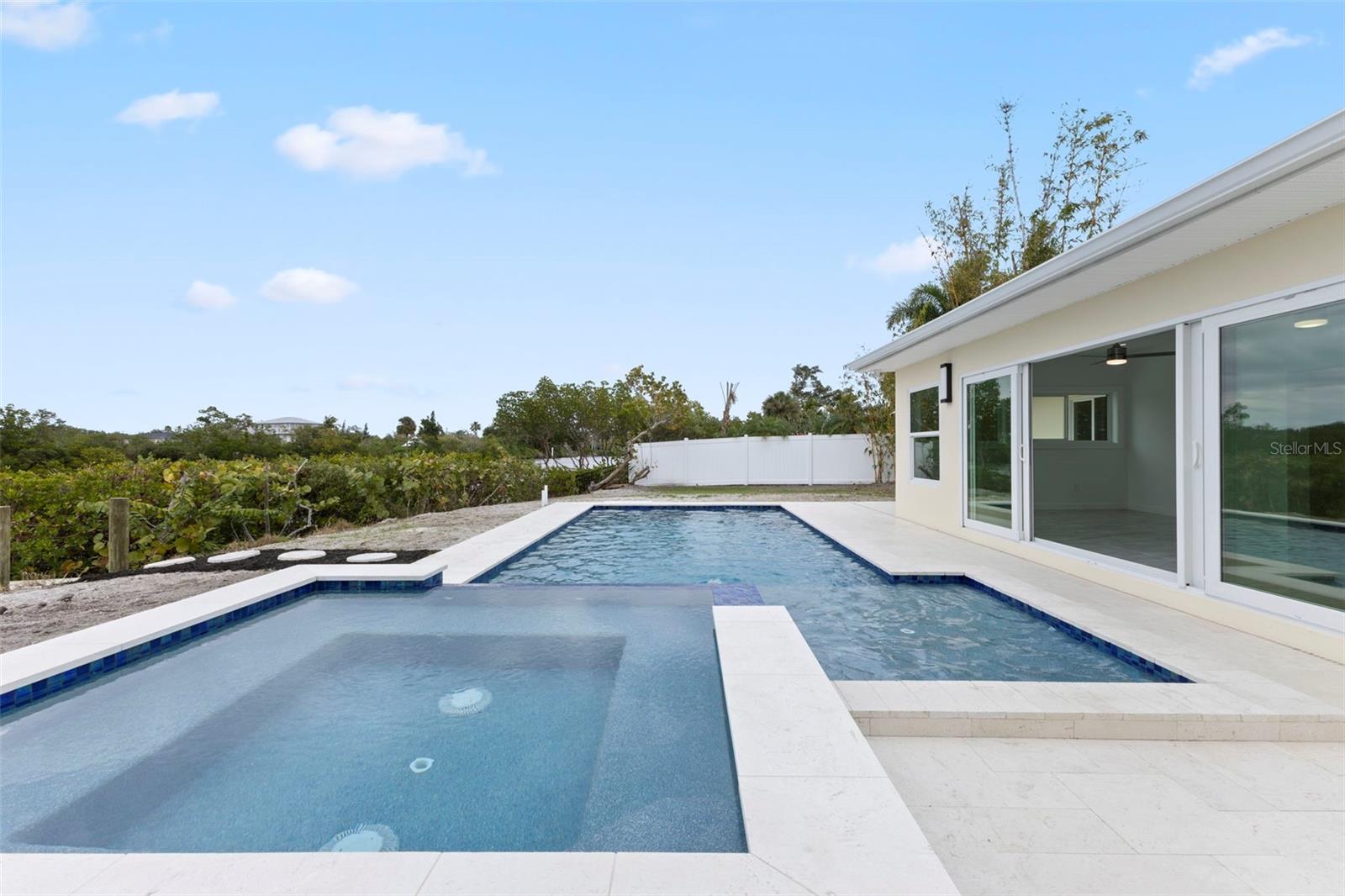 910 BAYSHORE DR