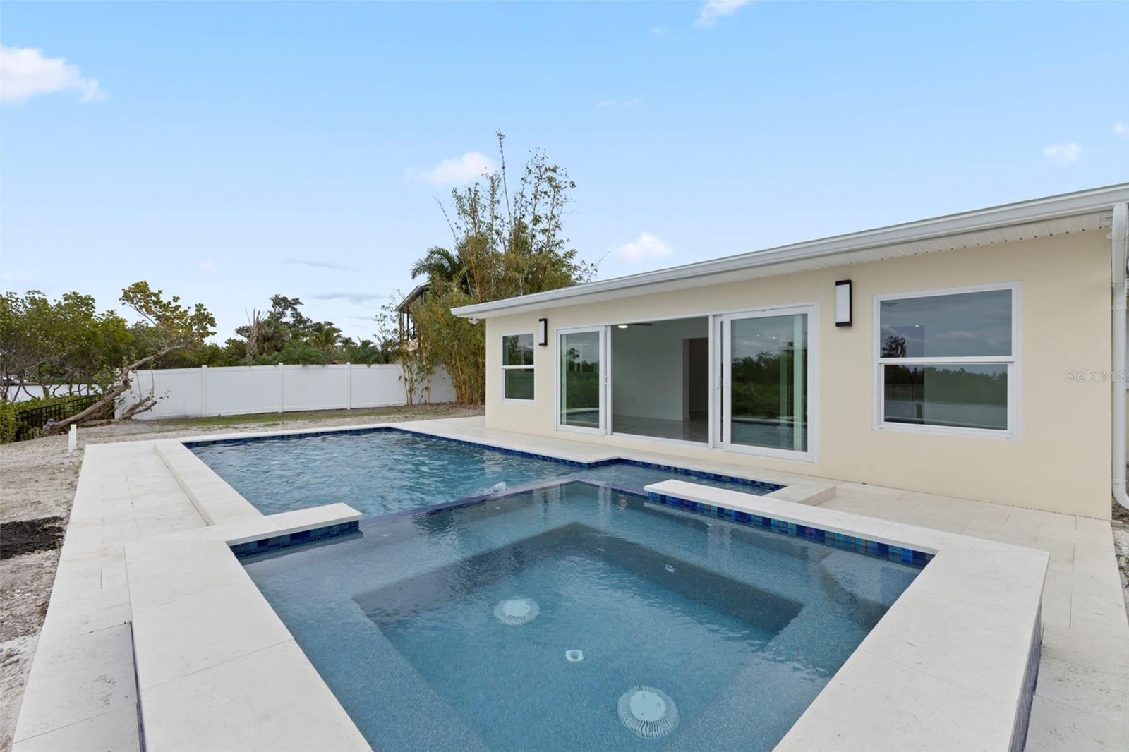 910 BAYSHORE DR