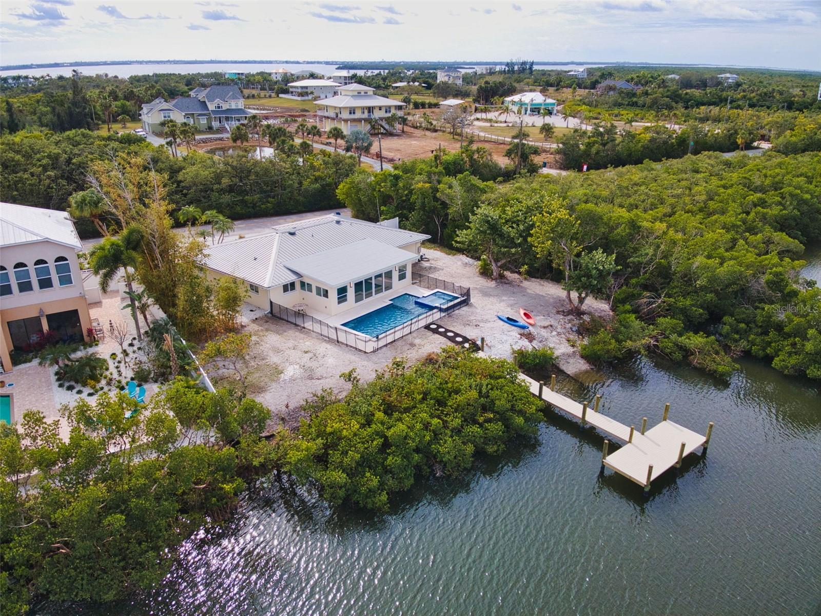 910 BAYSHORE DR