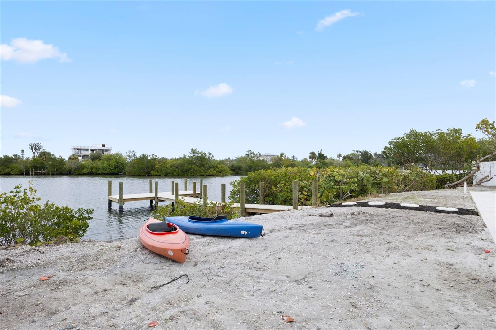 910 BAYSHORE DR