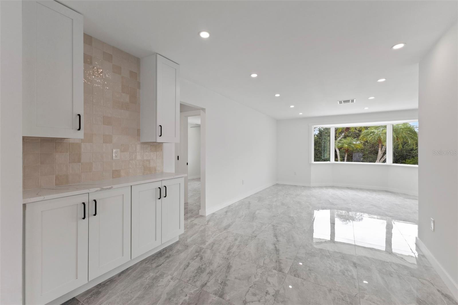 910 BAYSHORE DR