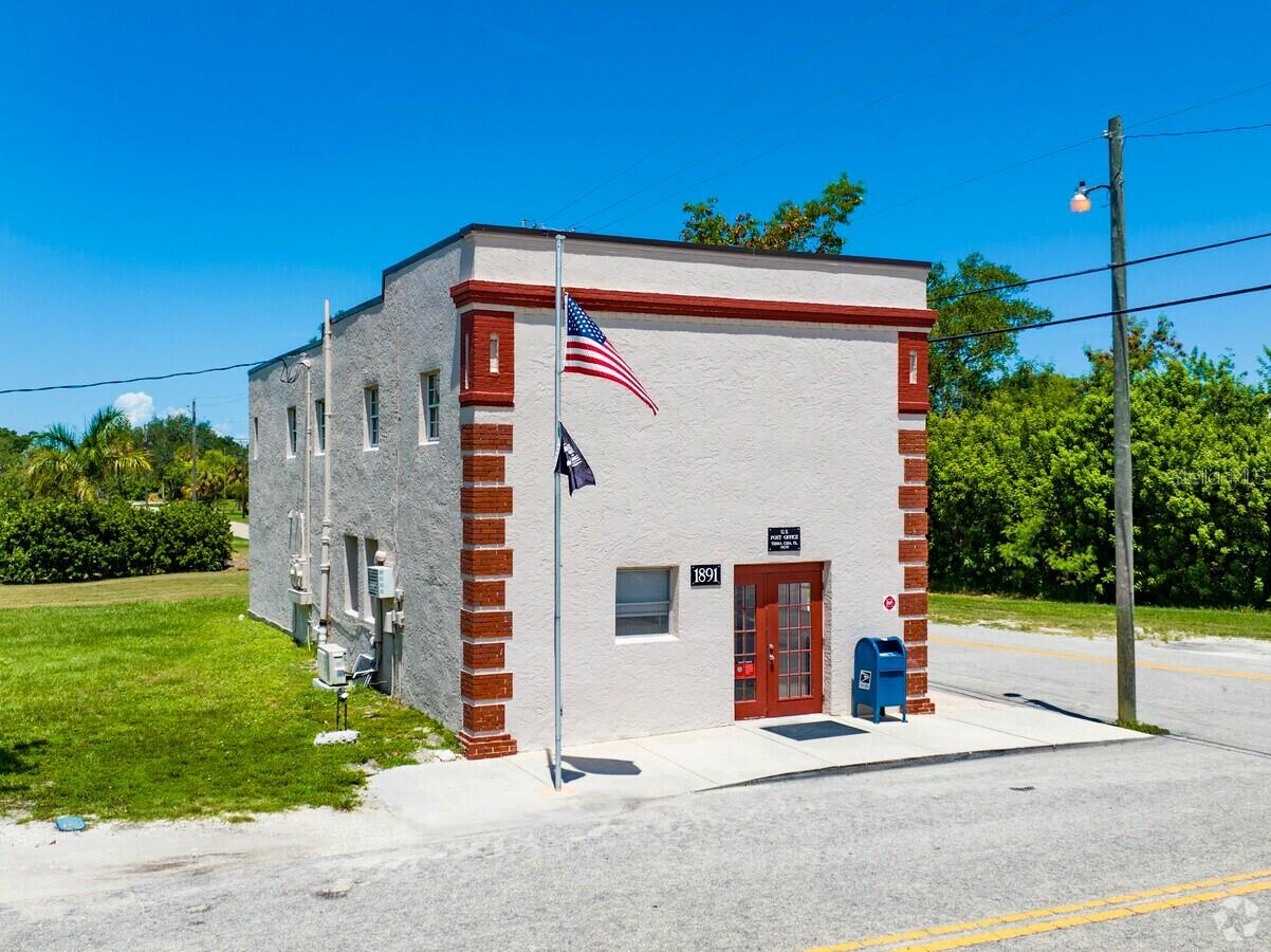 910 BAYSHORE DR