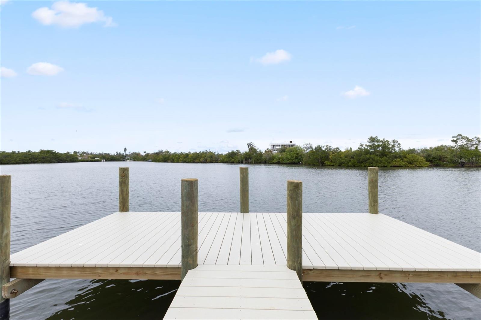 910 BAYSHORE DR