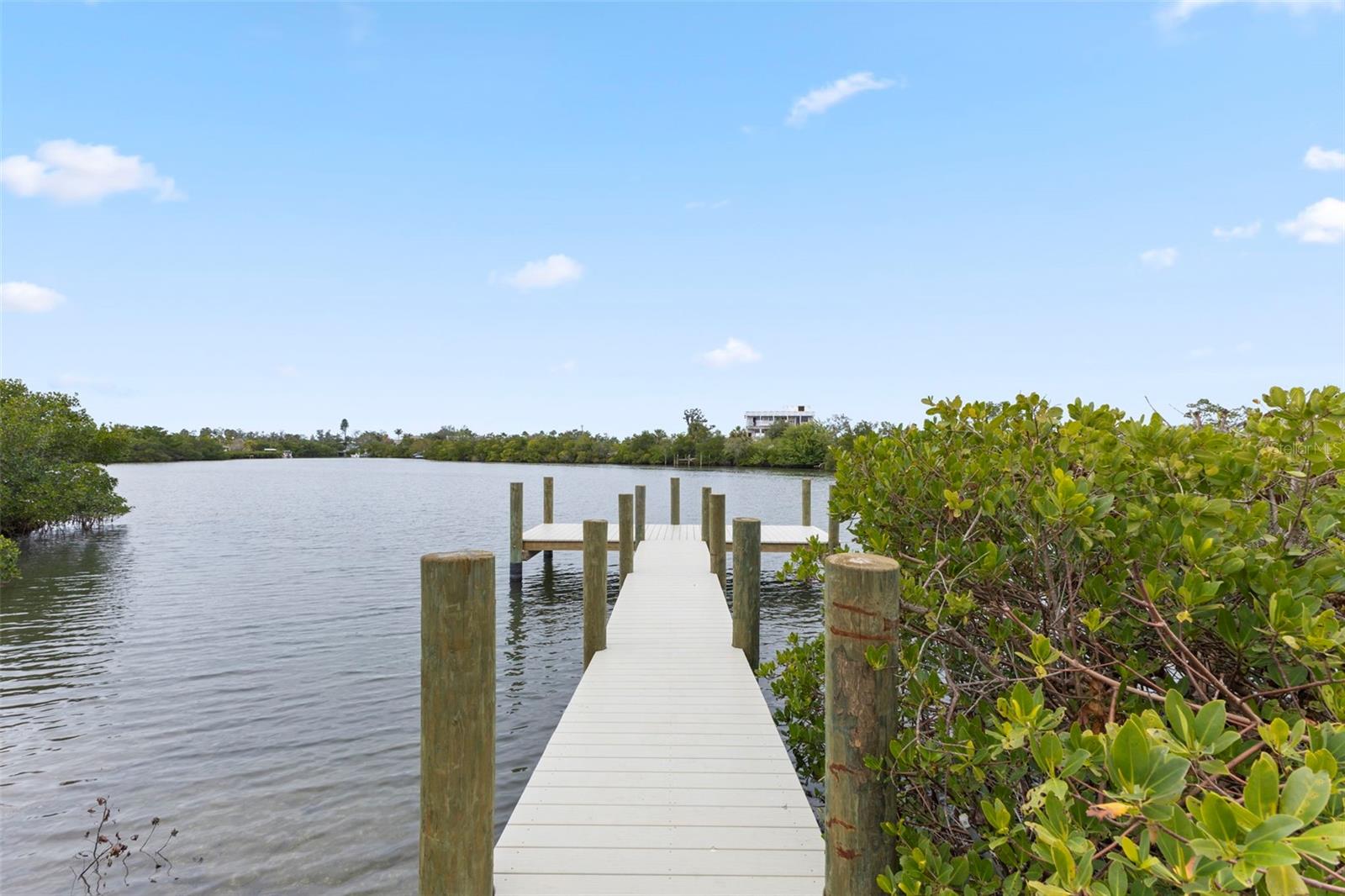 910 BAYSHORE DR