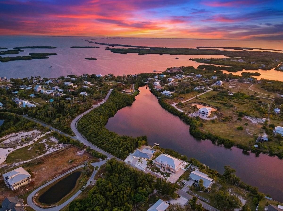 910 BAYSHORE DR