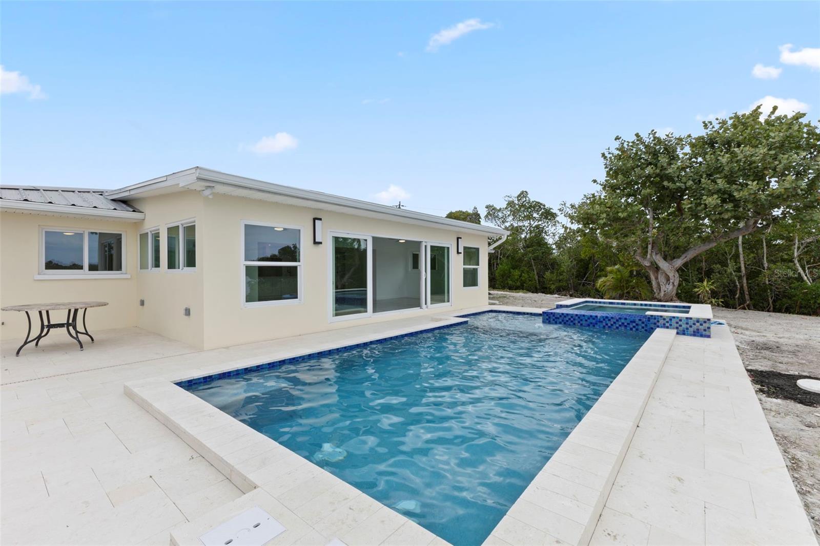 910 BAYSHORE DR