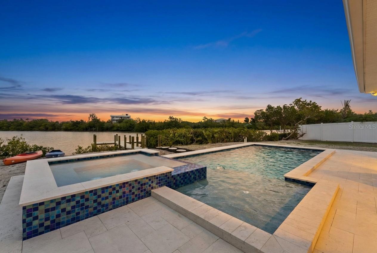 910 BAYSHORE DR