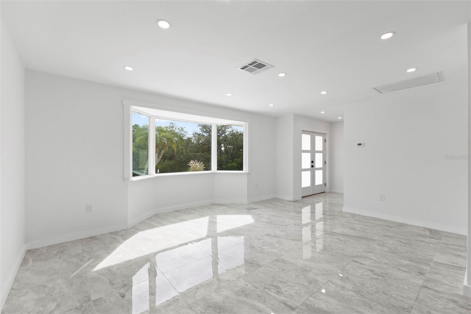 910 BAYSHORE DR