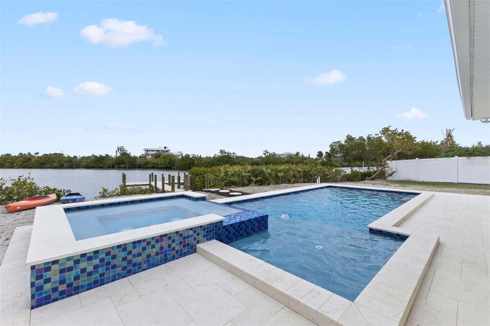 910 BAYSHORE DR