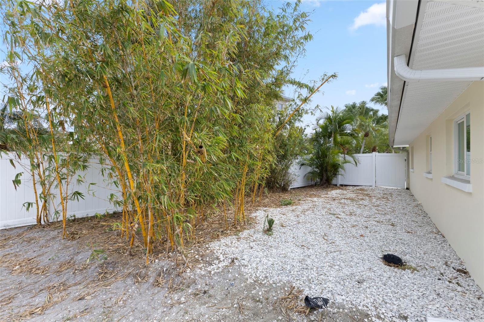910 BAYSHORE DR