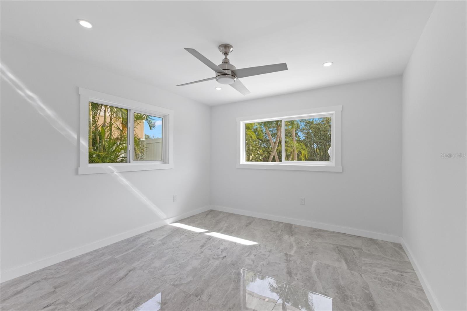 910 BAYSHORE DR