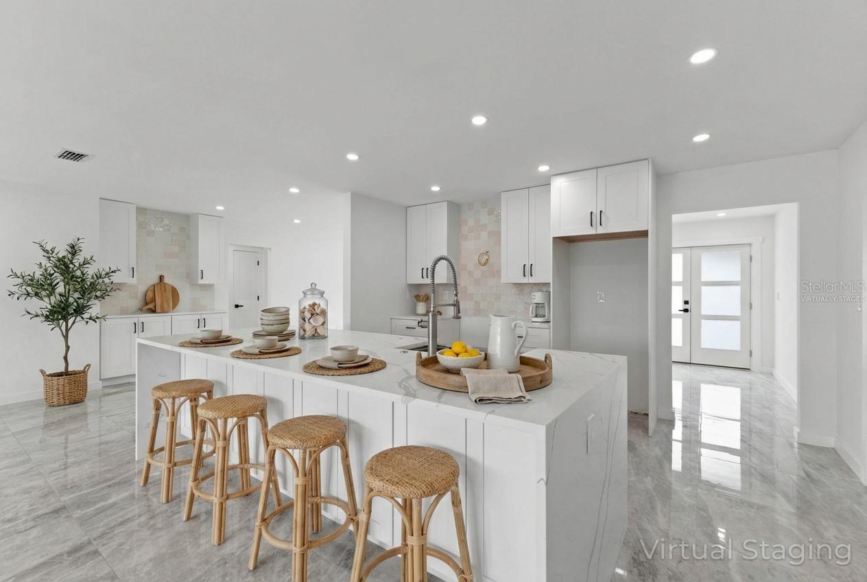 910 BAYSHORE DR
