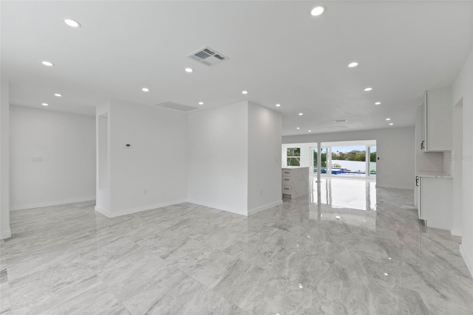 910 BAYSHORE DR