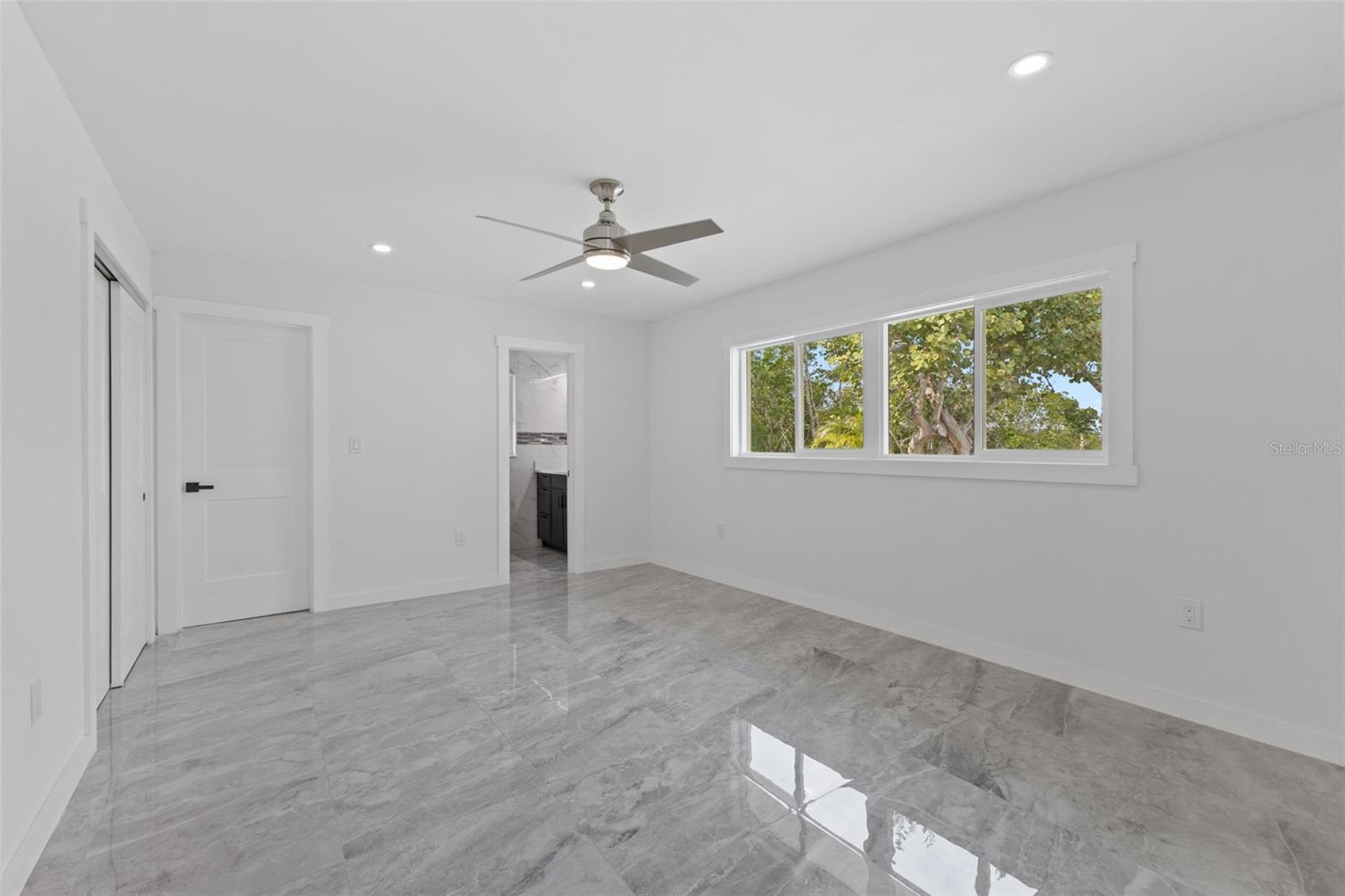 910 BAYSHORE DR