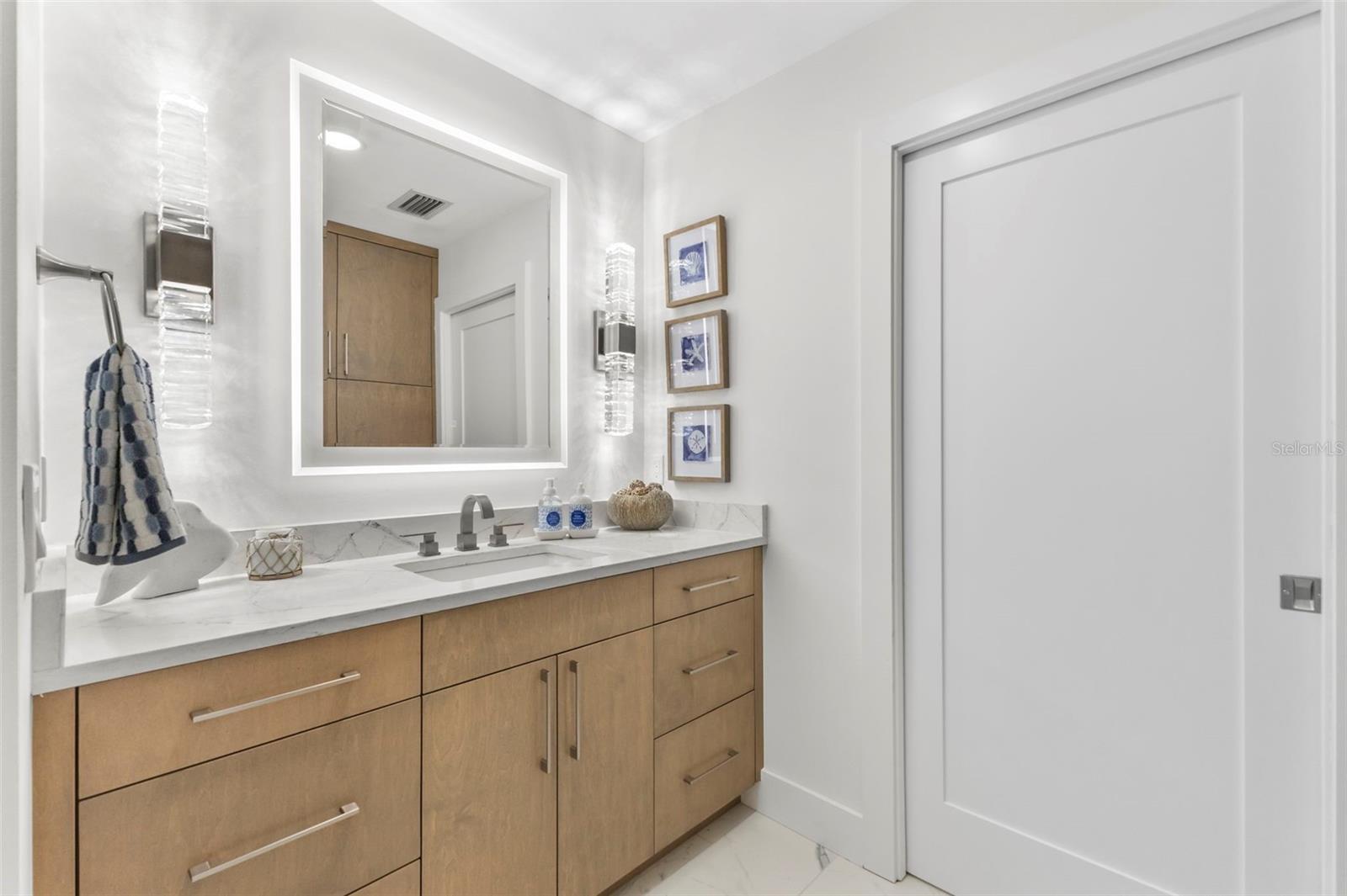 1750 BENJAMIN FRANKLIN DR #1D