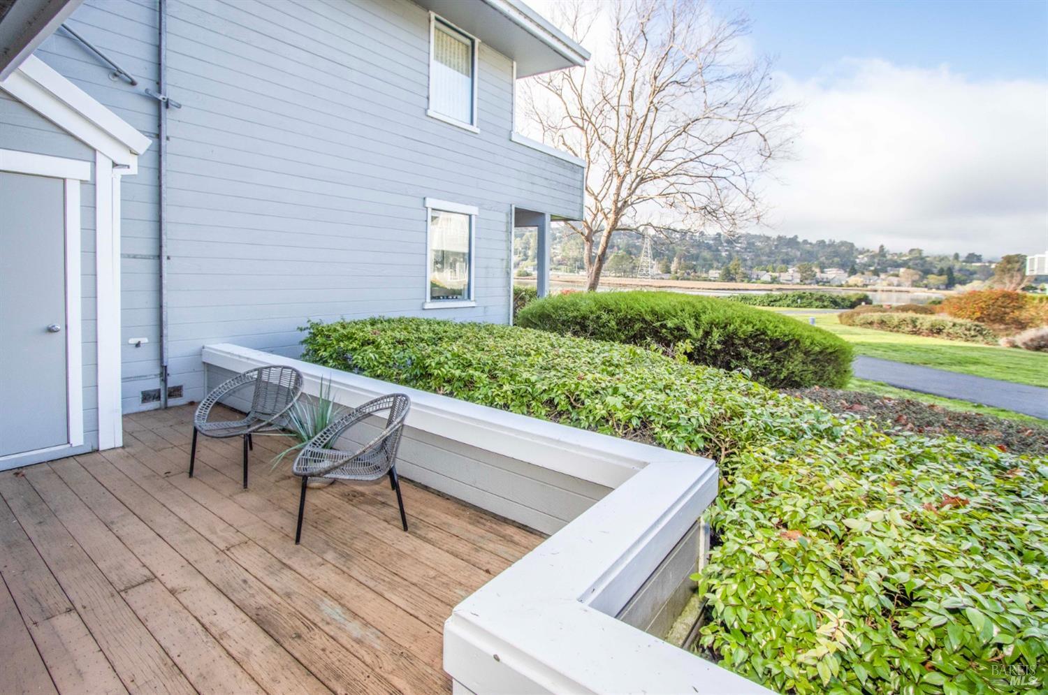 6022 Shelter Bay Ave